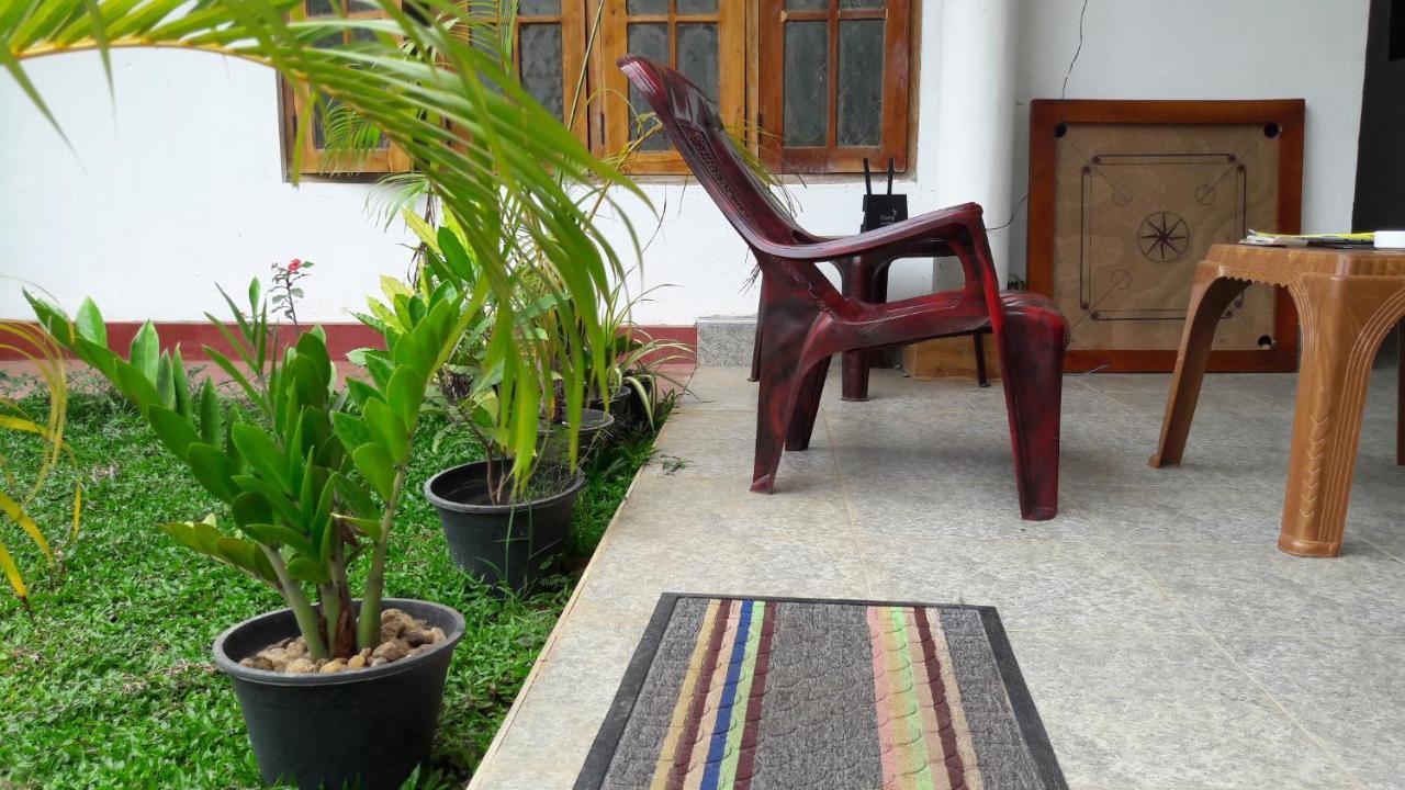 Big House Udawalawe Bed & Breakfast Exterior photo